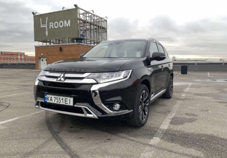 MITSUBISHI OUTLANDER PHEV PLU-GIN
